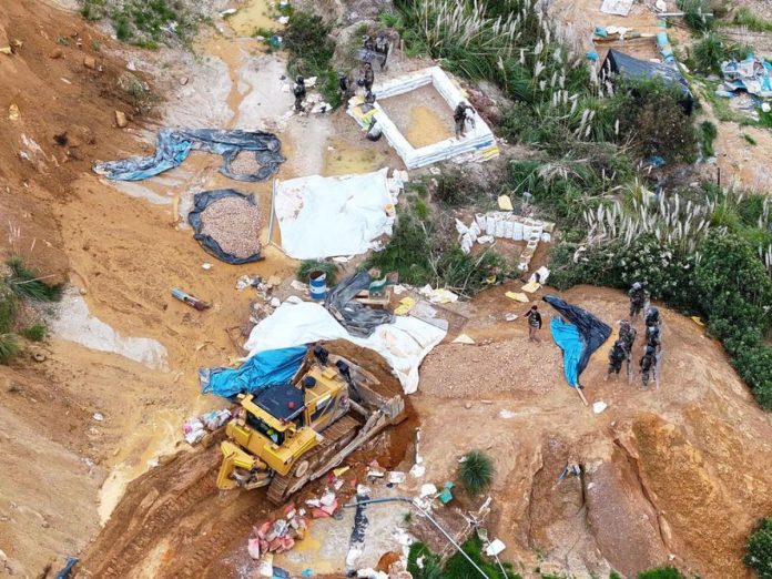 Un grupo de 120 efectivos del Dinoes, con apoyo de la Dirección de la Policía Ambiental, ingresó a los caseríos de Coigobamba y Shiracmaca,en Huamachuco, en la sierra de La Libertad. Todo esto para iniciar la primera etapa de un estructurado plan para erradicar la minería ilegal.