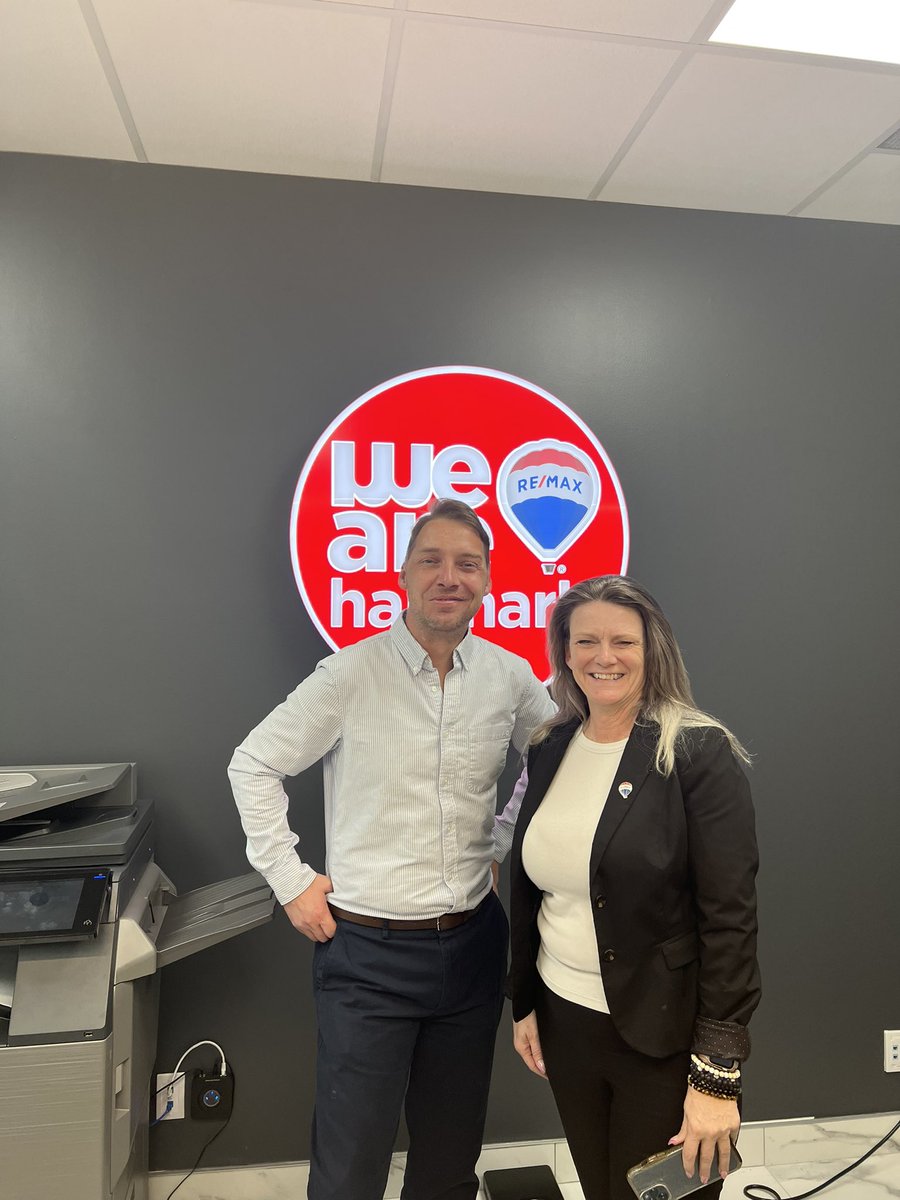 MikeShoreman's tweet image. Thanks to the amazing team at @remax for having me today! Virtual reality was a lot of fun and a big hit!