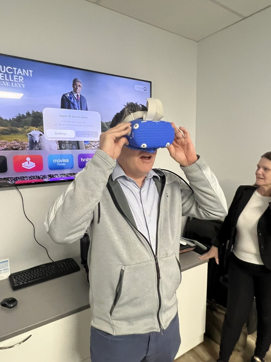MikeShoreman's tweet image. Thanks to the amazing team at @remax for having me today! Virtual reality was a lot of fun and a big hit!