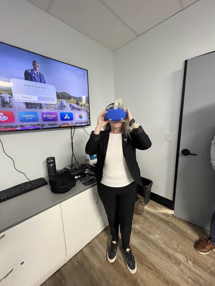 MikeShoreman's tweet image. Thanks to the amazing team at @remax for having me today! Virtual reality was a lot of fun and a big hit!