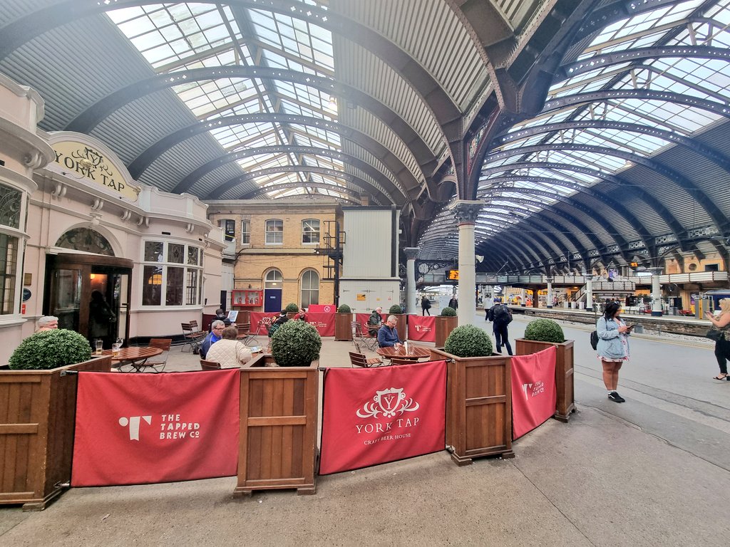What's the best railway station pub you've been to...? 🤔 I'll go first, the #York Tap 🚆🇬🇧 #NonstopEurotrip