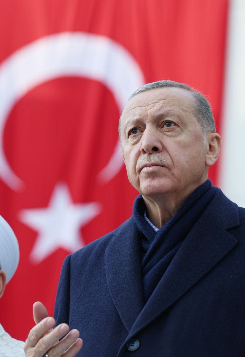 Erdoğan: (Arapça tabelaların kaldırılması hakkında) “Bunların derdi ne Türkiye'dir ne de Türkçedir. Yurtseverlik, ülkemize sığınanlara zulmetmek değildir. Türkiye'nin çıkarlarına zarar veren bu faşistlere asla izin vermeyiz. Bundan sonra daha caydırıcı adımlar atacağız.”