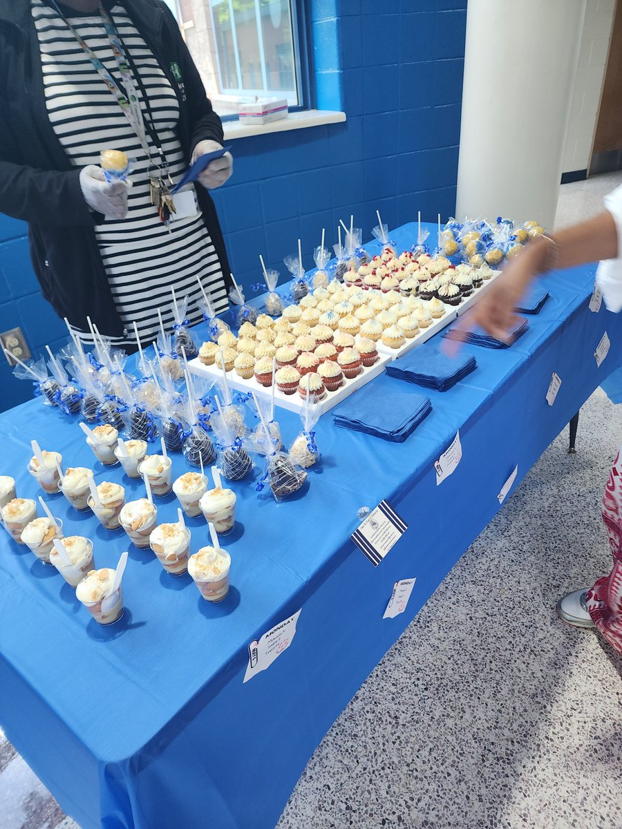 Just a few afternoon Sweet Treats for a Sweet Staff to get us started for the week @APSCascadeES @ShellyGoodrum