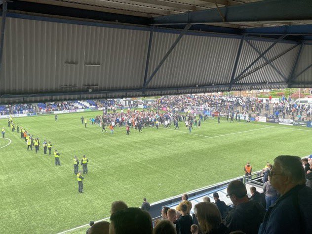 HenrySinker's tweet image. FA CUP 1st ROUND ⚽️ ✅
LIVERPOOL SENIOR CUP BACK TO BACK 🏆 ✅
PLAY-OFF WINNERS PROMOTED TO NATIONAL LEAGUE NORTH 🍻🎉🎉🎉🍾🍾✅
UP THE MARINERS 🤍🖤🤍🖤⚓️🤛💪💪

What…a…season….fans were immense today!
