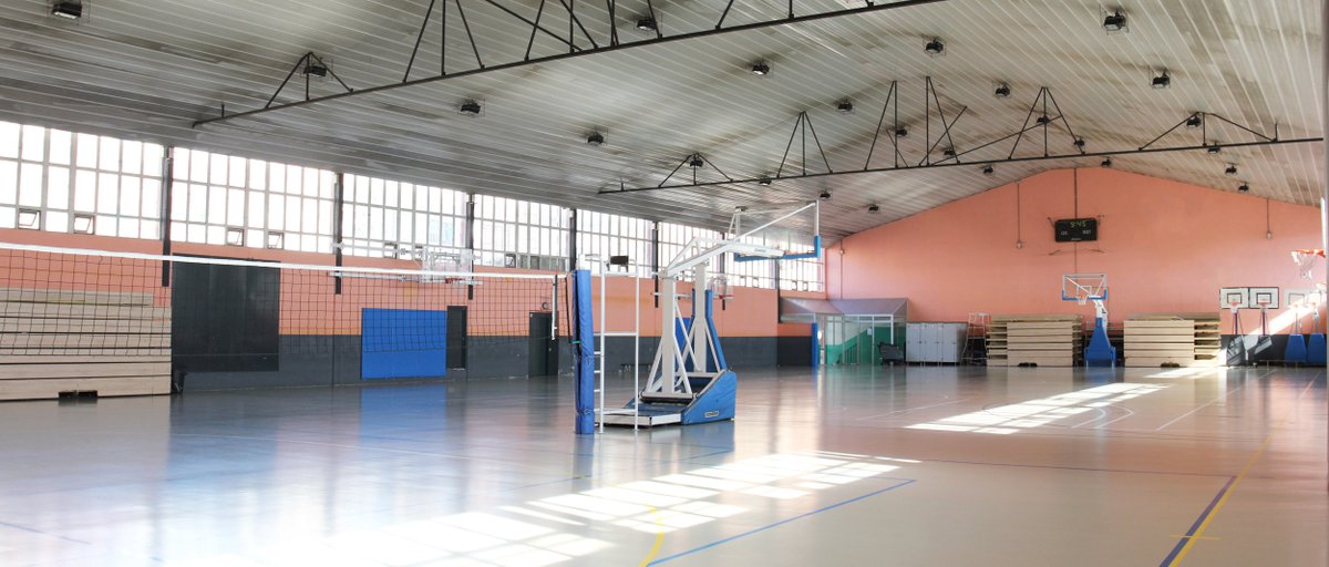 Hualde92's tweet photo. @FCBQ Com pot ser que la F4 de la màxima competició femenina que organitzeu es jugui en un pavelló que no té ni graderies? 

Mentre que la masculina de la mateixa competició està programada per jugar-se en un pavelló ACB, segons la vostra web. 

🙅‍♀️#demanaCANVI https://t.co/XEEHloxBO1