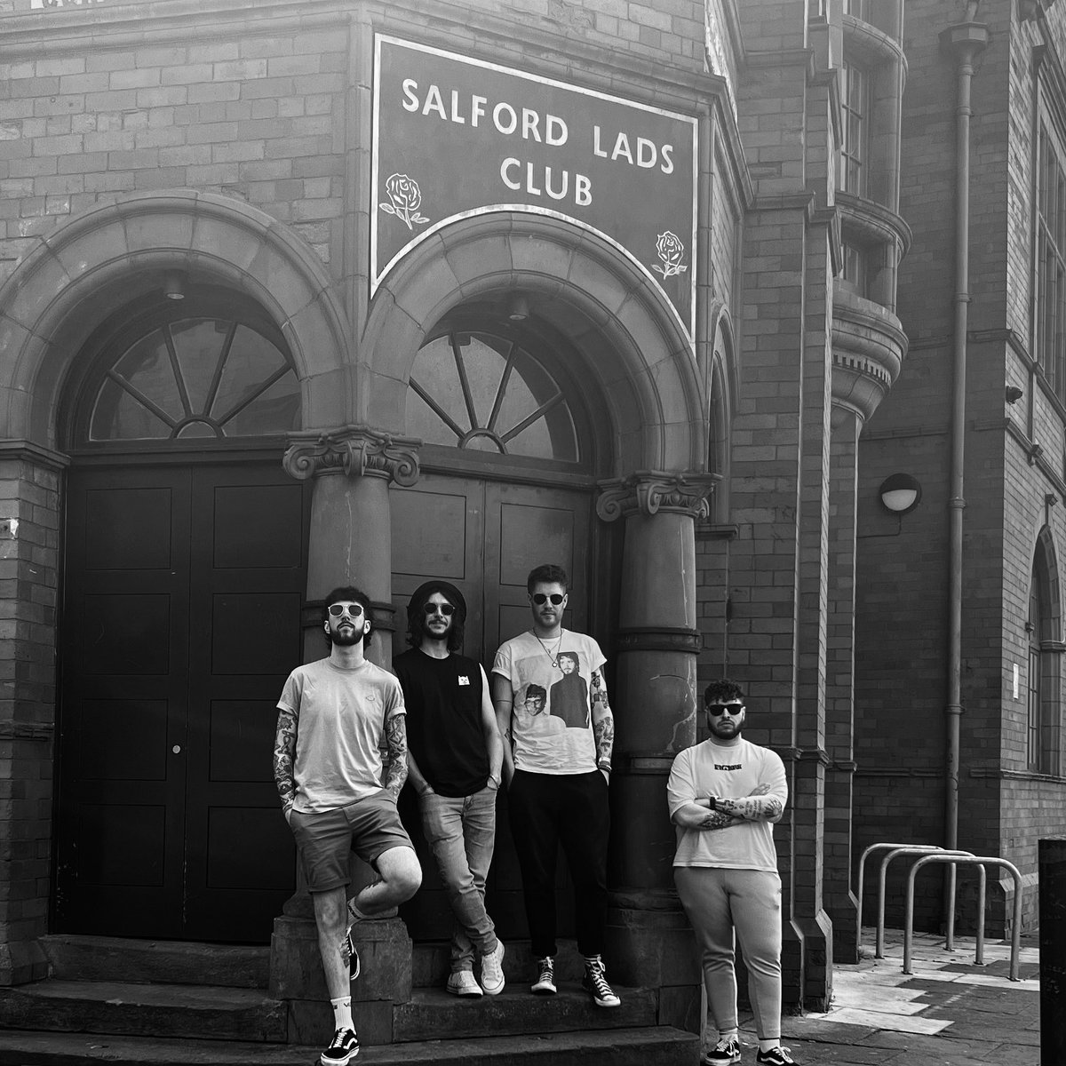 📍Salford Lads Club Enjoying some sightseeing and other bits while we rest up for the second leg. Remaining Tour dates 📅 8/05 - Bristol - Exchange Basement 9/05 - London - Dublin Castle 10/05 - Liverpool - SideDoor Remaining tour tickets ➡️ bit.ly/DoinTheRoundsT…