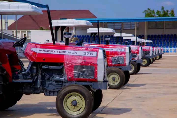 💥 update

GOVERNOR ODODO SET TO DISTRIBUTE TRACTORS TO KOGI STATE FARMERS.

This tractors shall be distributed to all 21 local Government of the state.

#ododoisworking
#GoTellSomeOne
#KogiIsRising
#APC