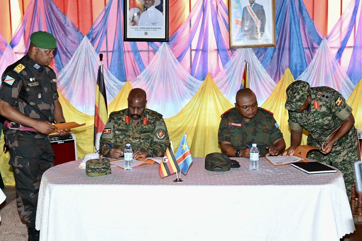 Chief of Defence Forces Gen. Muhoozi Kainerugaba on Monday met with his DR Congo counterpart Gen. Christian Tshiwewe Songesa in Kasindi where Operation Shujaa was praised as a prime example of countries collaborating to address mutual security concerns. shorturl.at/ixN36 |…