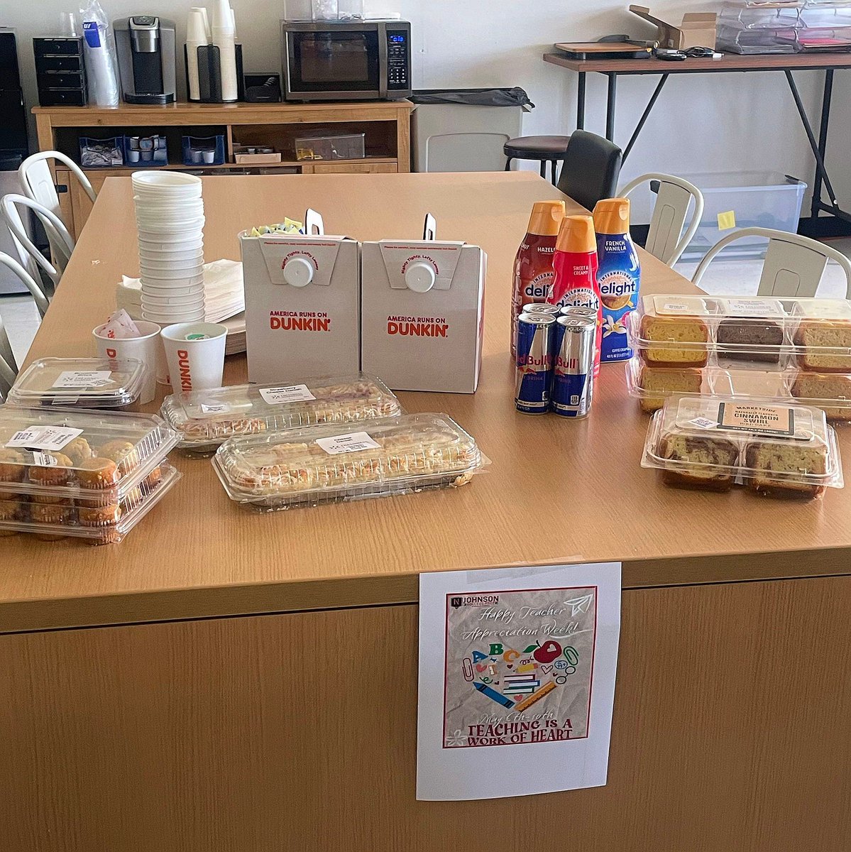 BeNobleJCP's tweet photo. JCP has kicked off Teacher Appreciation Week ✨ 💙 📚 by providing morning treats ☕🧁 for our team! The week is dedicated to acknowledging the hard work of our educators in the 2023-2024 school year! 
#benoble #benoblejcp #teacherappreciationweek2024 https://t.co/upC104IaBQ