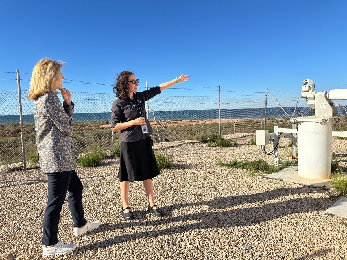 Caroline Kennedy, U.S. Ambassador to Australia, toured the @NSF GONG facility in Learmonth Australia to learn about GONG's six global telescopes, their role in supporting #spaceweather forecasting, and the importance of the next generation GONG facilities.