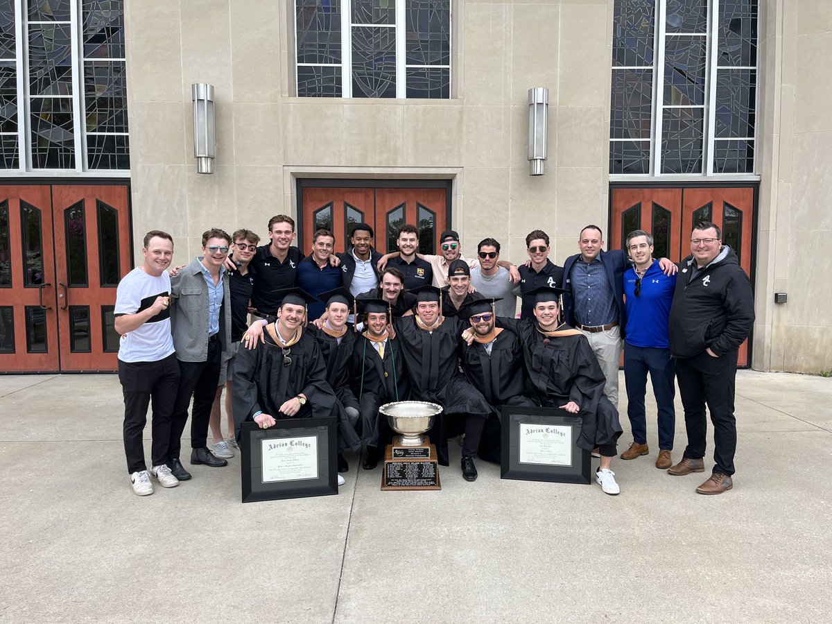 Congratulations to our graduating class of 2024! Coming in and leaving as National Champions! Best of luck to these fine men in the future!🎓🏆 #CommitToExcellence #W2D #GoDawgs
