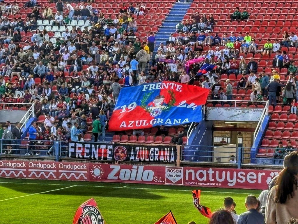 05-05-2024 
EXTREMADURA - chinato

Cumplimos una vez más, presentes como siempre.

Celebrando el ascenso, pero preparando la temporada siguiente desde ya.

Seguiremos a lo nuestro.