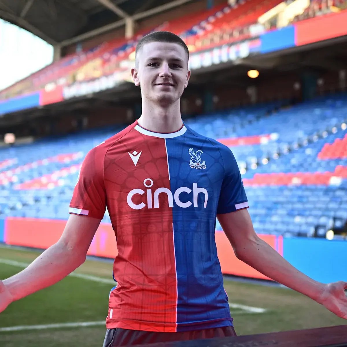 Adam Wharton has been super impressive again for Crystal Palace. Given the lack of defensive midfield profiles, if I were Southgate, I would seriously consider him for England this summer. #CRYMUN