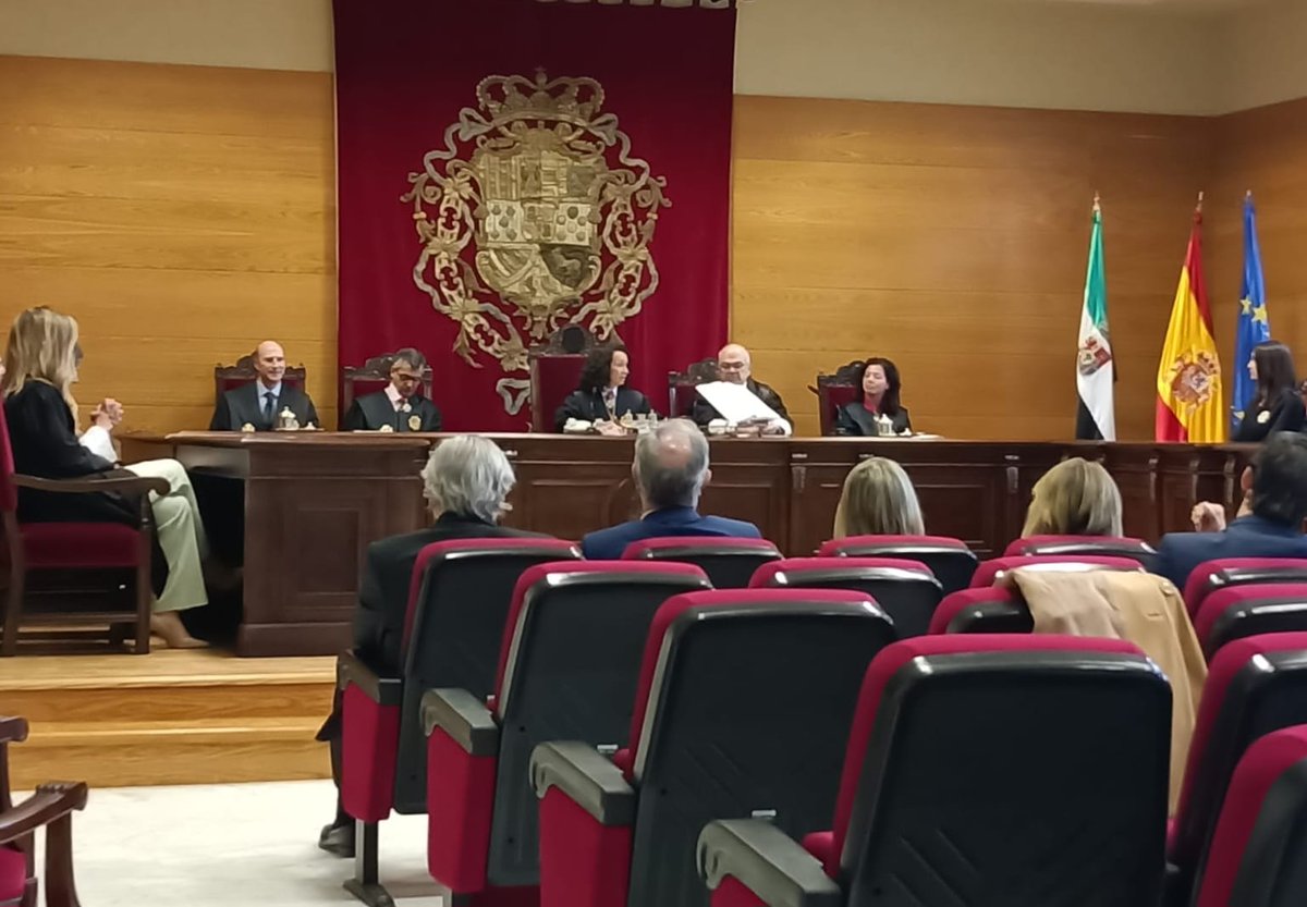 El @TSJEXT ha acogido la jura de 4 nuevos Letrados de la Administración de Justicia pertenecientes a la 45 promoción y que han sido destinados a Extremadura.