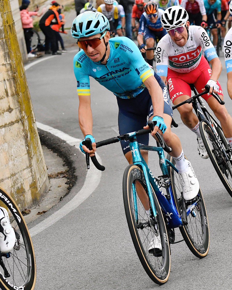 🇮🇹 RESULT: @giroditalia There are no “easy” stages at the Giro, everyone safely finished the race today. We have two riders in top 10 in the GC: @lorenzfortunato - 6th @AlexeyLutsenko3 - 9th. #AstanaQazaqstanTeam #AstanaIsMyTeam #GirodItalia #Giro 📷 @SprintCycling