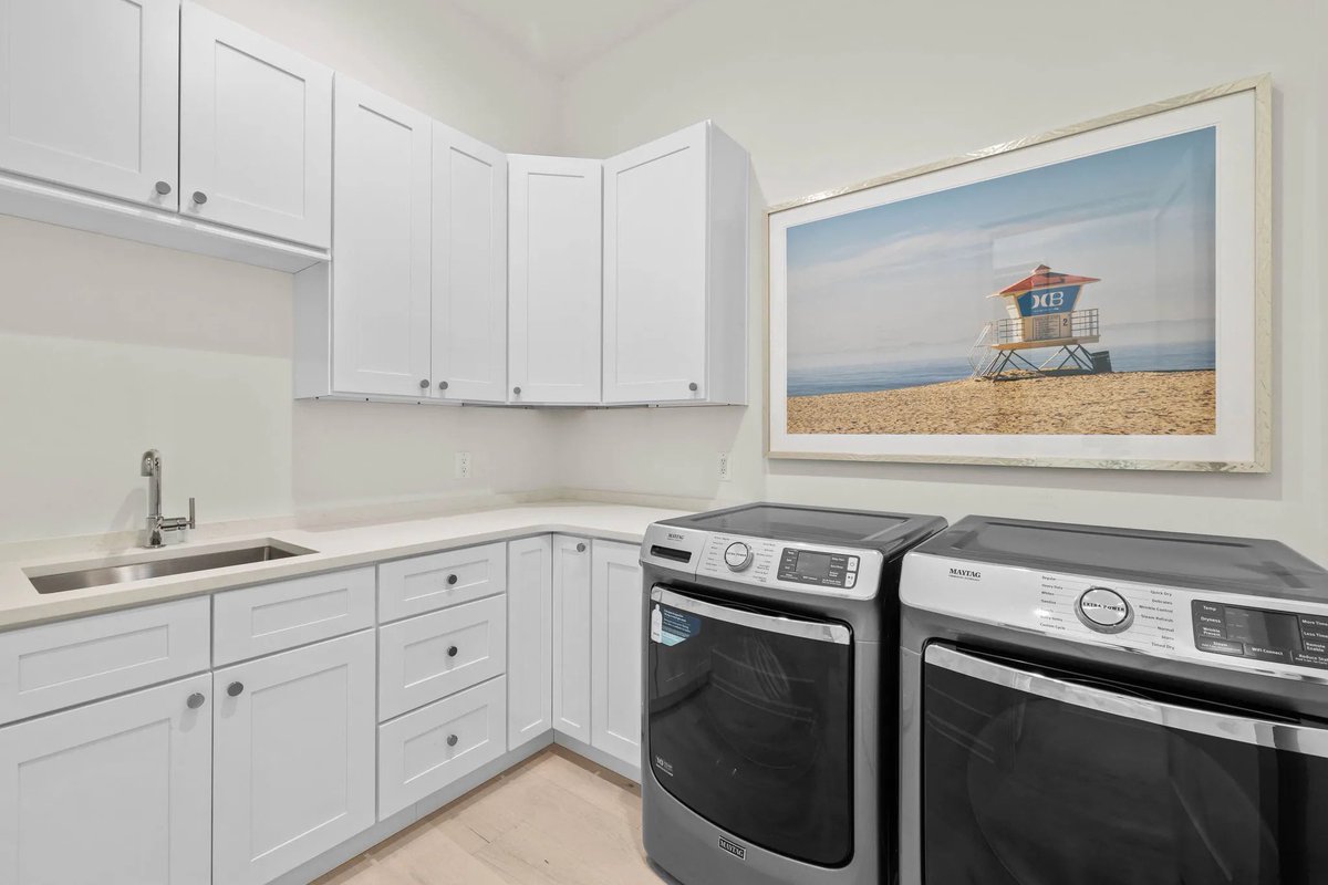 LilyAnnCabinets's tweet photo. Entire house renovation using our Colorado White Shaker cabinets! 😍😍 Which room is your favorite?

Let our designers create your dream space with a FREE design and get FREE samples on our website! https://t.co/c4uoZkwY0Z