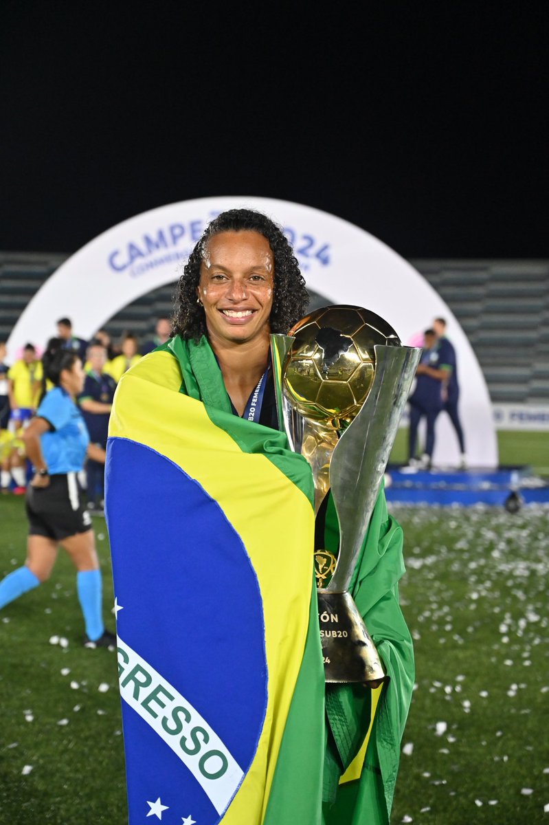 Que seja o primeiro de muitos no comando, professora! Parabéns pela conquista! Seguimos juntas, @Rosana06! 🇧🇷🏆 📸 Staff Images / CBF