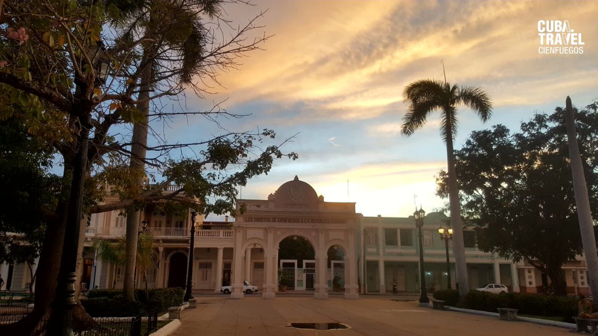 🌆¿ Que es más icónico, que una captura de los alrededores del parque Martí en la tarde? 

#CubaTravel #InfoturCienfuegos #CubaUnica #CubaÚnica