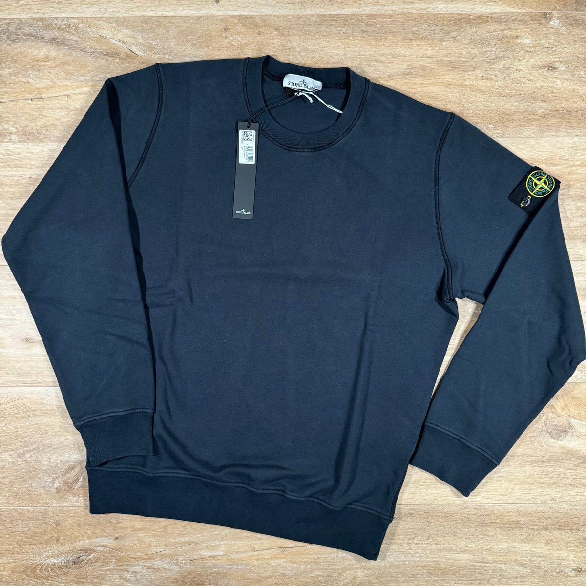 £55 off Stone Island sweatshirts! BUY 👉🏼 Kieran shared Stone Island Crewneck Sweatshirt in Navy with you label-menswear.com/products/stone…