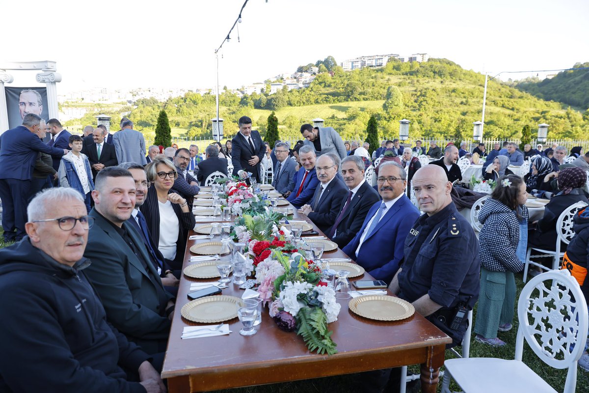 Valimiz Sayın Yaşar KARADENİZ,1924 nüfus mübadelesinin 100. yılı vesilesiyle Serdivan Mübadilleri Derneğince düzenlenen etkinlik programına katıldı.İlimiz Milletvekili Sayın Ertuğrul KOCACIK,İl protokolü ve STK temsilcileri ile birlikte;mübadele dönemini anlatan sergiyi de gezdi.