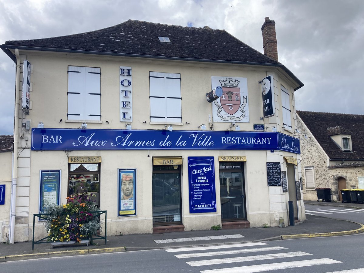 Pour une sortie en #SeineetMarne durant ce long week-end, je vous propose Provins, Blandy les Tours et @ChateauVLV !

Pour votre appétit, Mormant sera ouvert avec ce restaurant accueillant et au repas copieux!