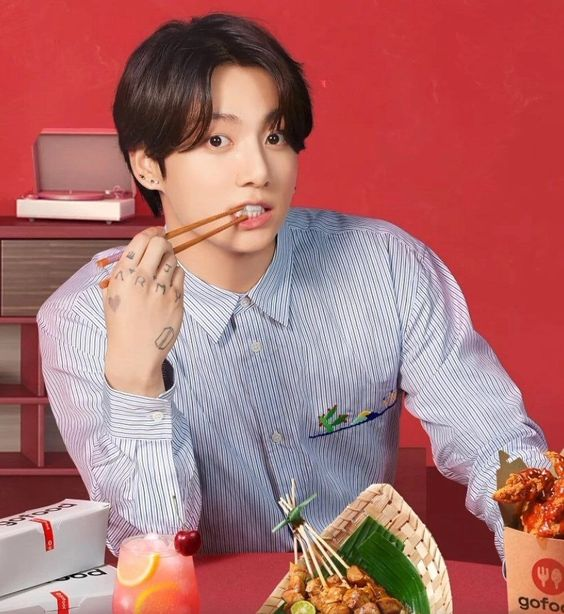 mandarinpeach_'s tweet photo. 가끔 정국이 잘생긴 대리님 같을 때 있어 https://t.co/qKd8qaR5rA
