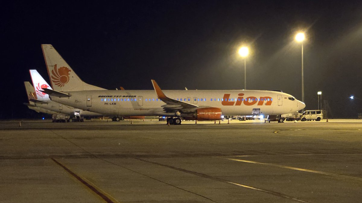 JT stand by a/c at KNO.......✈️
. 
. 
🇮🇩 Lion Air (JT/LNI) 
✈️ Boeing 737-9GP ER
✈️ PK-LKM
. 
. 
Eng: CFM56-7B27
. 
. 
🇮🇩 KNO-WIMM on 08 Apr 2024
@kfa_indonesia 
@kno_airport 
@MES_AP2 @kualanamuKNO 
@IkkoHaidar