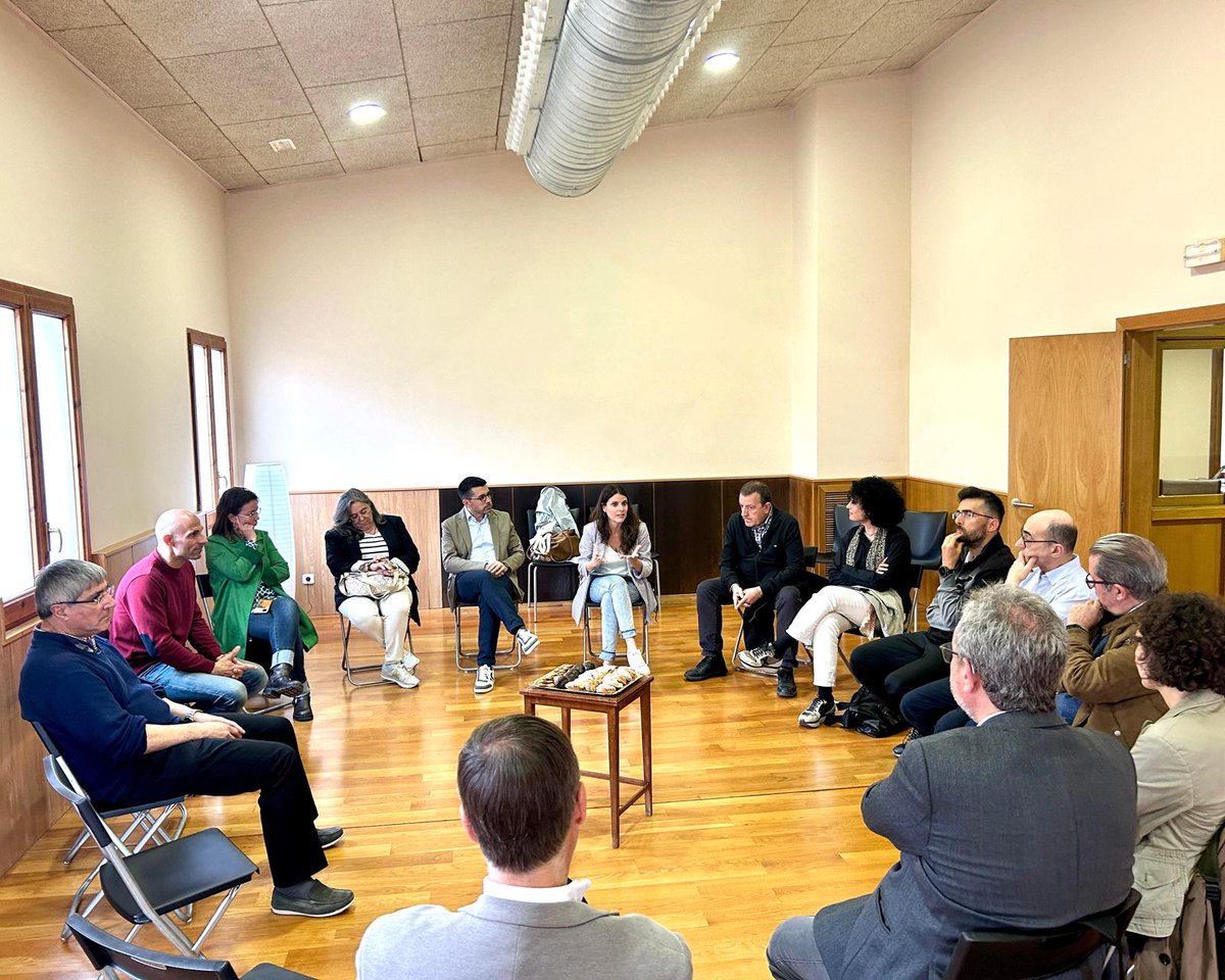 Proposem un Pacte Nacional per l’Educació i defensem que tots els centres formen part d'un mateix sistema. N'hem pogut parlar amb representants de la concertada, amb els quals hem analitzat com millorar la qualitat educativa. 

#10comarques100trobades
#PuigdemontPresident