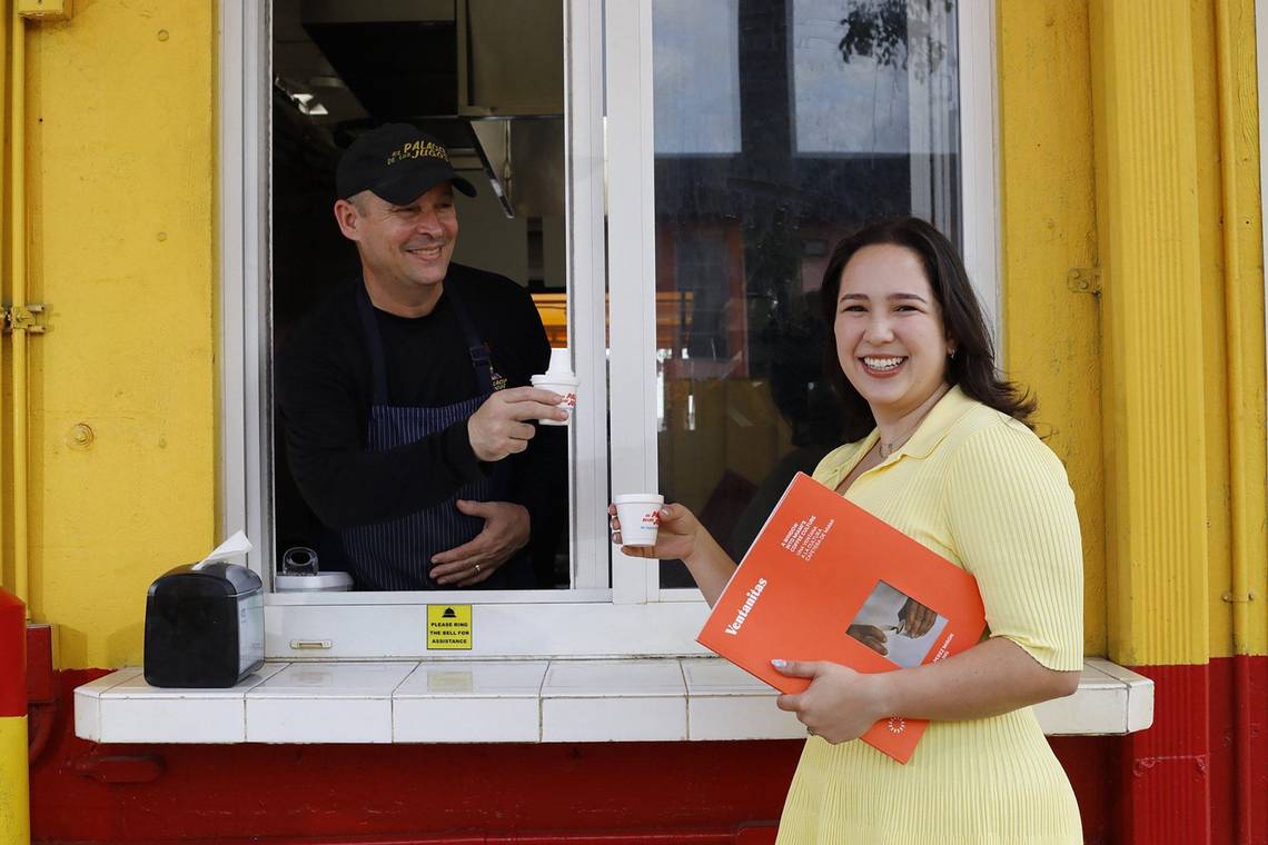 Author explores the secrets of the Cuban coffee ventanitas of Miami in this book
miamiherald.com/entertainment/… #Miami