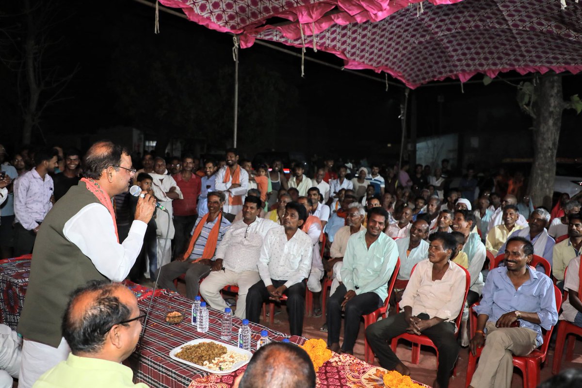 महराजगंज की सिसवा विधानसभा क्षेत्र के ग्राम पंचायत खरचौली, मिठौरा बाजार, कईमा एवं सोहट में जन चौपाल कार्यक्रम के माध्यम से ग्रामीण बंधुओ से संवाद किया। आप समस्त लोगों का उत्साह और प्रचंड समर्थन यह बता रहा है की #ModiKiGuarantee पर जन-जन का विश्वास निरंतर बढ़ रहा है। विकसित भारत…