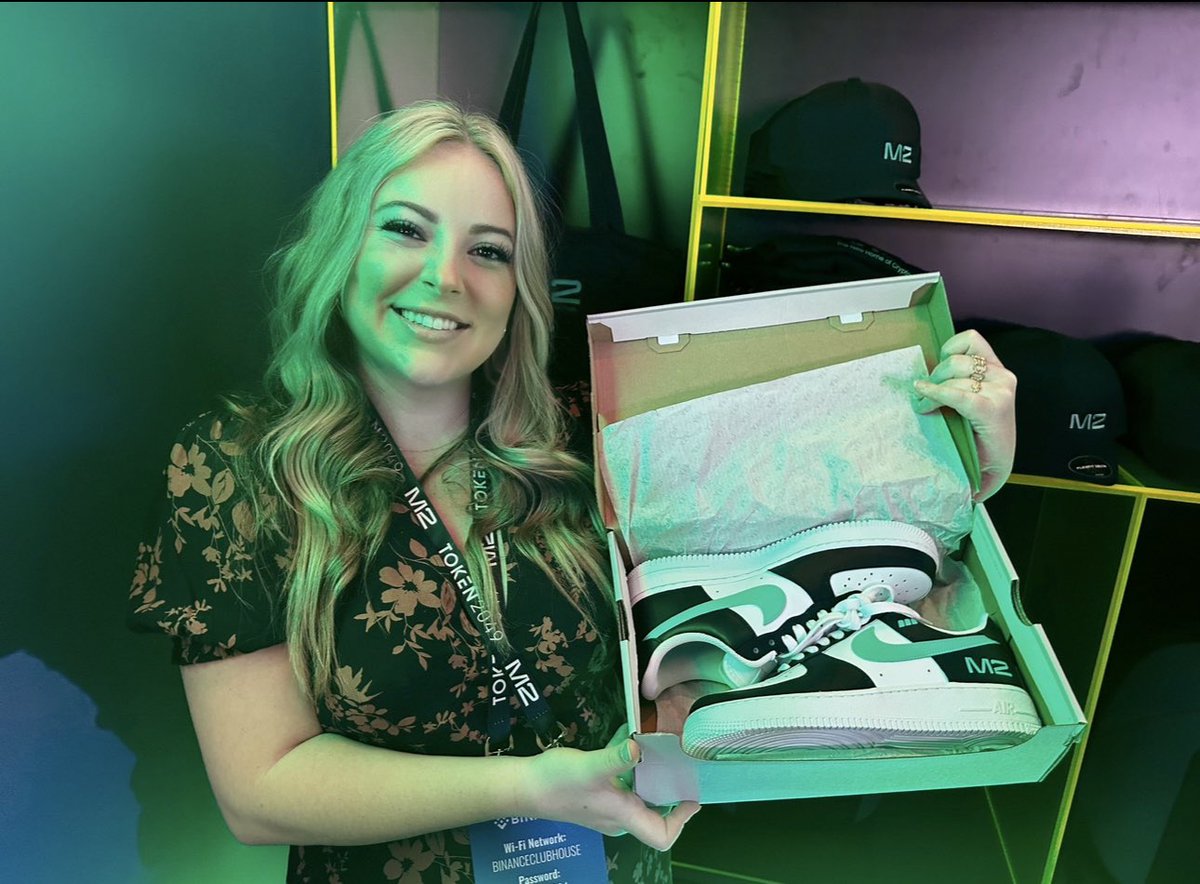 I won some of the dopest merch I’ve ever gotten at a conference this year at Token2049🔥 These are the signature #M2 Air Force 1 sneakers and I’m obsessed. @M2Exchange is going a massive merch giveaway when they reach 25K followers on X so go give them a follow 👏