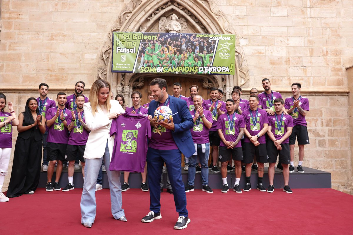 El @PalmaFutsal no es cansa de fer història! Heu aconseguit dur per tota Europa amb orgull el nom de les Illes Balears, convertint les illes en la capital europea del futbol sala.

Ho heu fet amb la humilitat de no perdre mai de vista la història i els orígens d'aquest equip. Per…