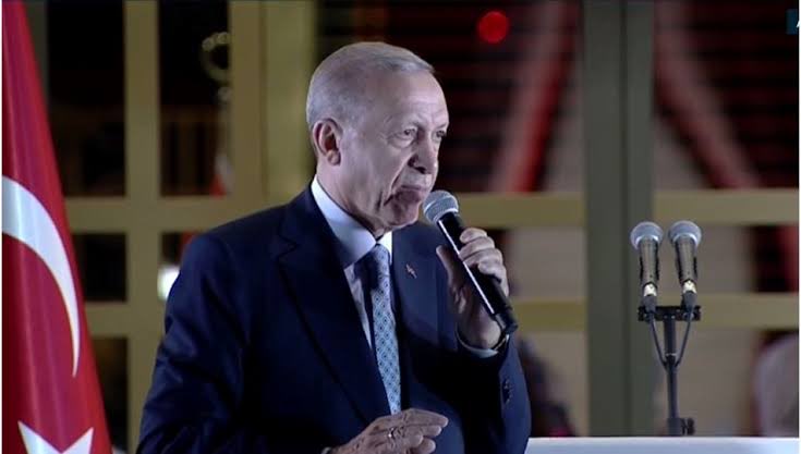 🗣️ Erdoğan: 'Nefret suçu işleyen, Türkiye'nin çıkarlarına zarar veren, ekonomimizin lokomotifi olan turizmi baltalayan faşist çapulculara asla müsaade etmeyeceğiz.'