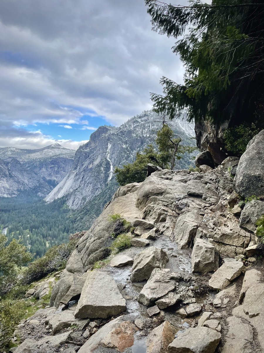 Hiked Yosemite falls and the views were spectacular 🙌🏼👌🏽🤩
@TayTweets27