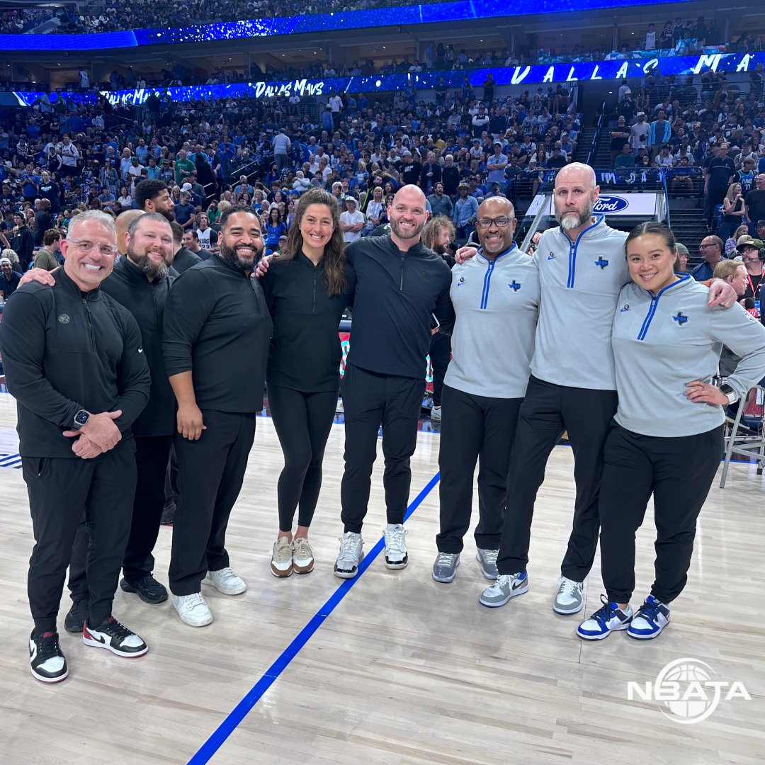 Flashback to Friday! 📸

Some of the @laclippers and @dallasmavs staff, courtside for a pregame photo! 
.
.
.
#playoffs #nba #nbata #nbaplayoffs #athletictrainers #athletictraining #greATness #sportsmedicine