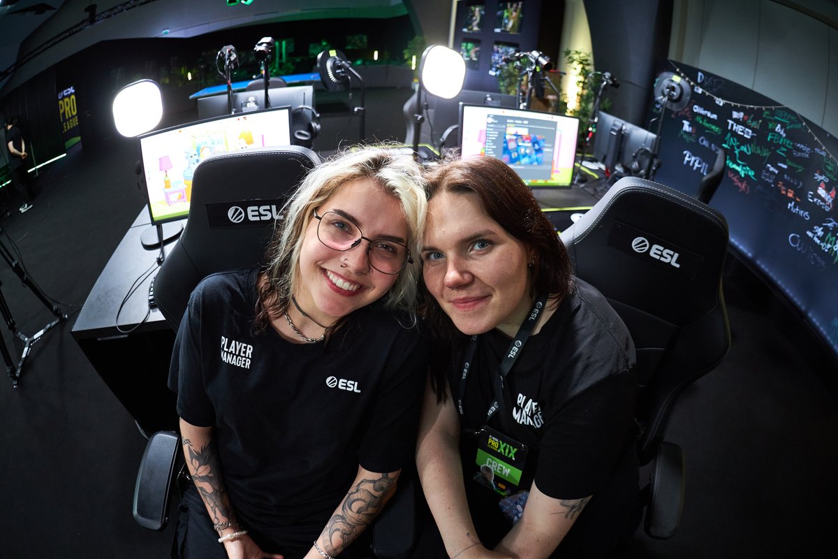 borodasla's tweet photo. 😄 #ESLProLeague staff https://t.co/jPq9PIf46X