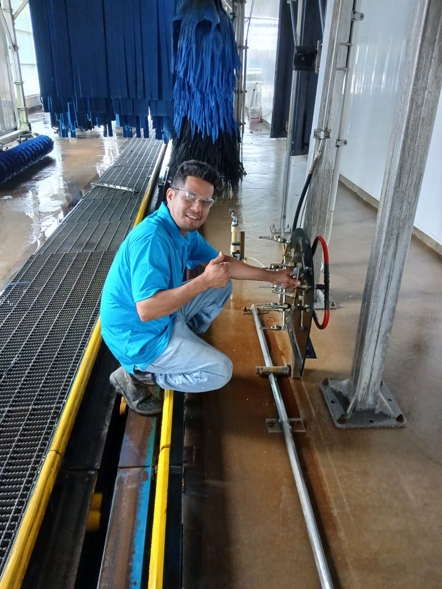 Meet our newest team member! Oak Cliff resident Jesse Pérez joins as a full-time Maintenance Technician serving all our locations. We're excited to have him keeping our equipment running smoothly!
.
.
.
#ShopLocal #OakCliff #SnapCleanCarWash #CarWash #CarCare #SmallBusiness