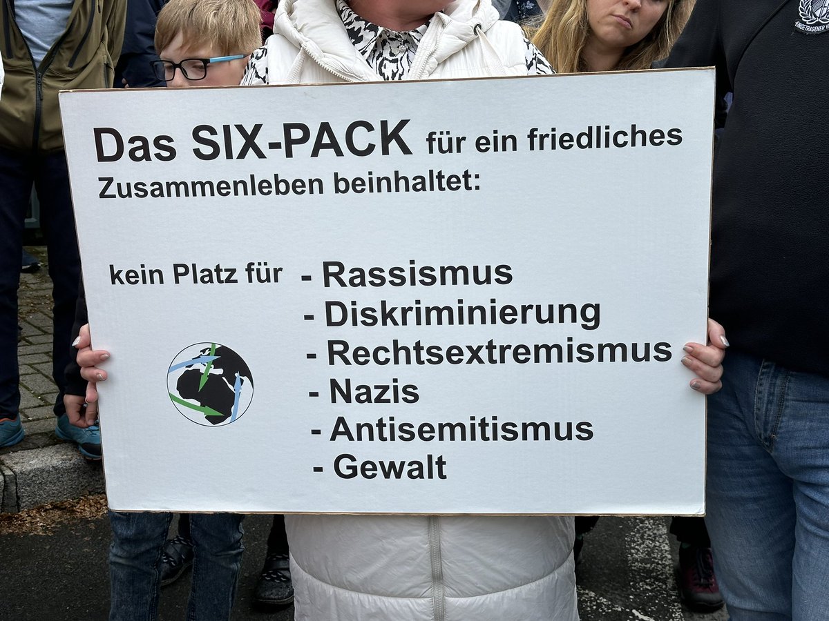 #Weida heute stabil. ❤️ Den einzigen Bürgerdialog, den #Höcke führen darf, ist der vor Gericht. #WirSindMehr #NieWiederIstJetzt