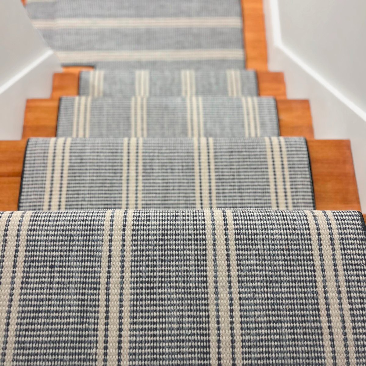 stantondesignco's tweet photo. Las Palmas features a casually styled wide stripe on a uniquely textured base, offering a charming aesthetic.

View all available colors: https://t.co/E4LoALaaJ0 

@loftusflooring #stantoncarpet #carpetrunner #carpetlove #luxurycarpet #interiordesign #stairrunner #staircase https://t.co/6bTB8aMsR8