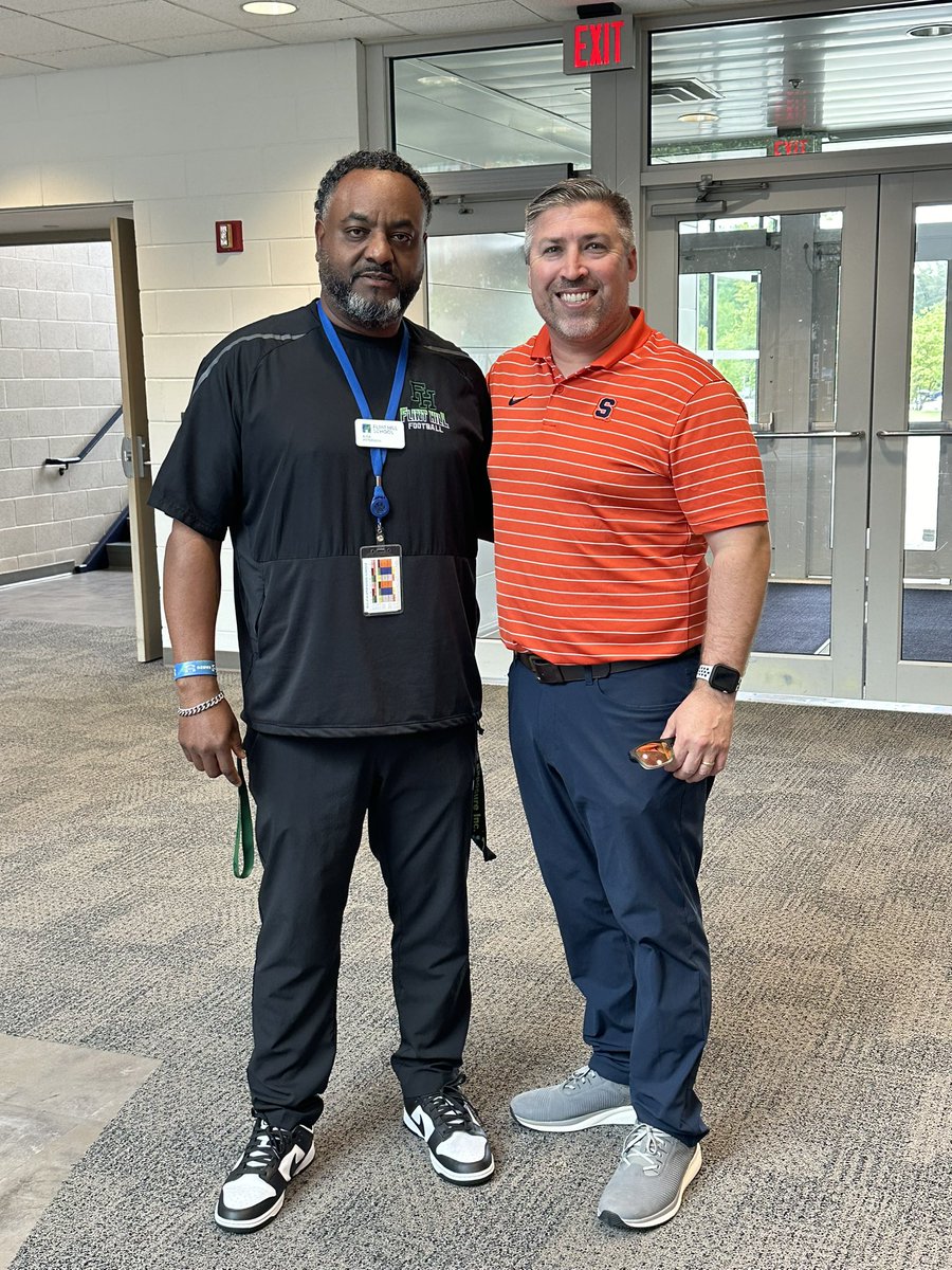 Appreciate @CoachVollono  @CuseFootball for stopping by @FlintHillFball and chopping it up! #OrangeNation🍊#SparkTheFlint🔥