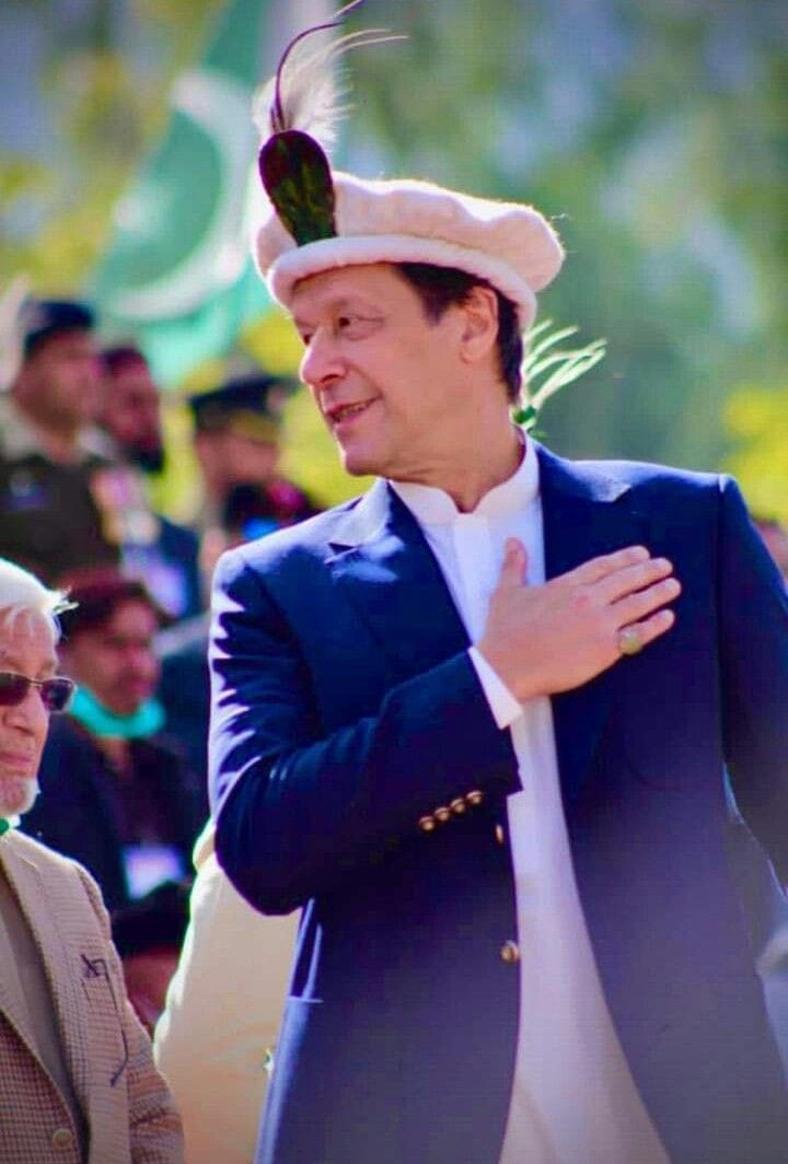 I want you all to stand like the Muslims who stood with La ilaaha ilalla for Truth and Right عمران خان #حليمة_بولند