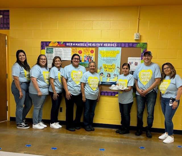 Huge thanks to Hernandez Cafe on School Lunch Hero Day on Friday! Your dedication to providing nutritious meals for our students doesn't go unnoticed. Cheers to our local heroes! 🎉 🌟#SchoolLunchHeroDay #SanMarcosCISD <a href="/HernandezSMCISD/">Hernandez Elementary</a>