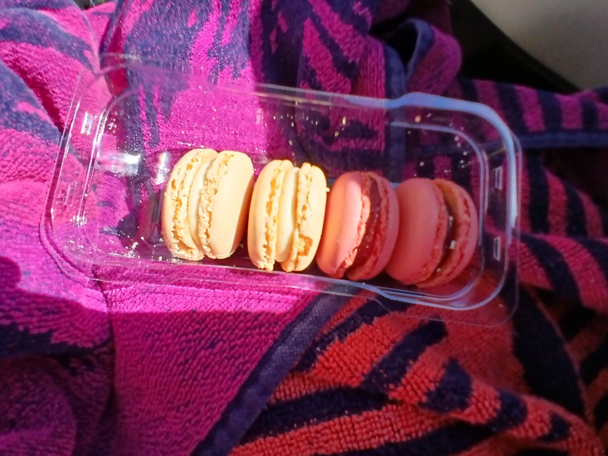 MaraJadeSkywalk's tweet image. I've got your munchies, Grogu. 

#StarWars #Grogu #Macaroons