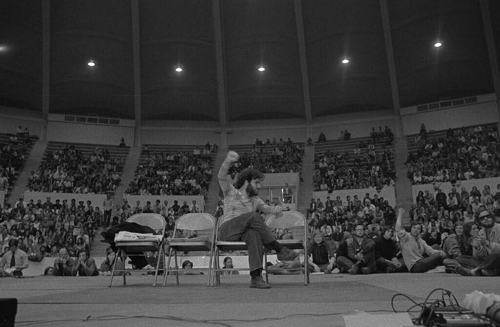 This week in 1970 at UVA, the May Strike halted classes as Grounds erupted in student demonstrations, building takeovers, student demands, marches on Carr’s Hill, + student arrests by police in riot gear—culminating in a historic, healing address by Pres. Edgar Shannon. A 🧵…