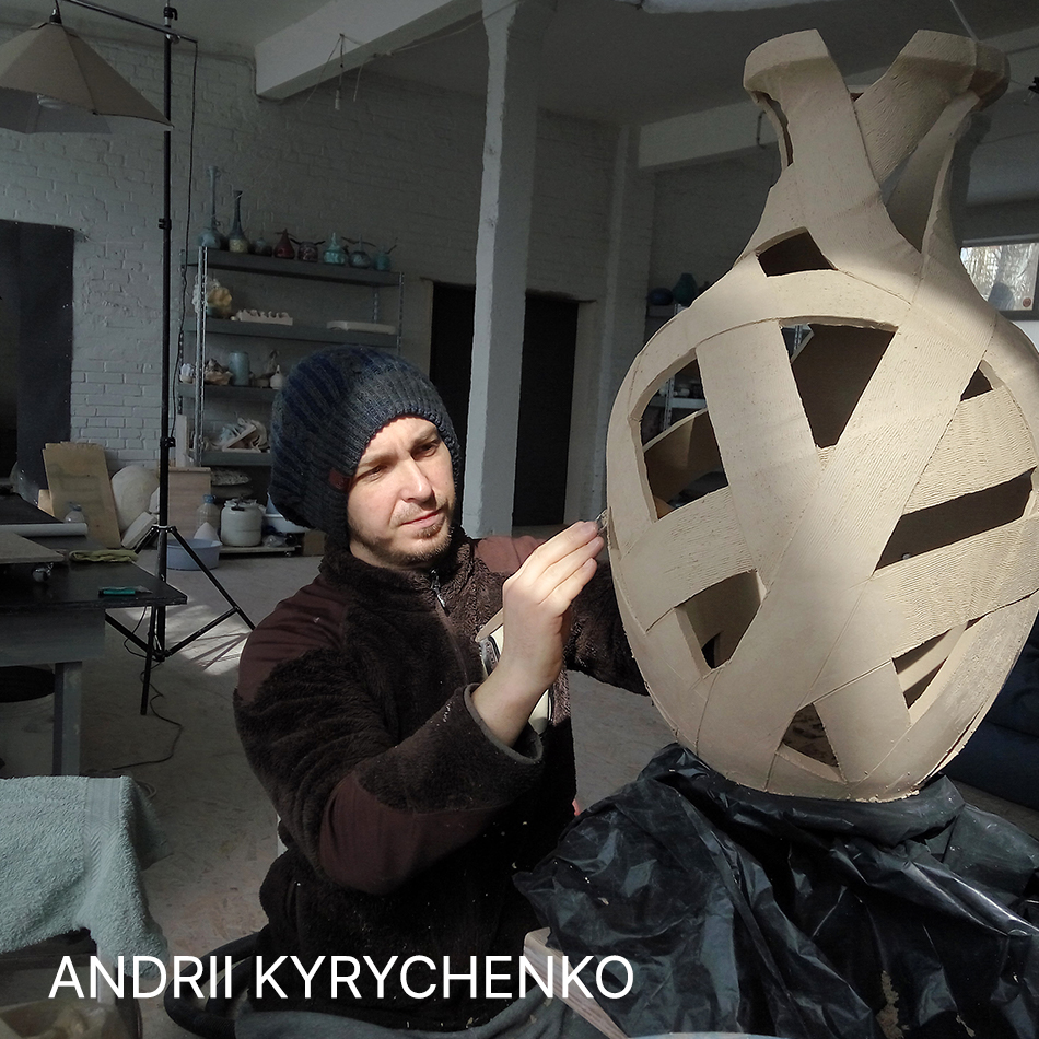 Andrii Kyrychenko in his studio ✨
➡See all works by the sculptor: tinyurl.com/4yj5yx8d

 #Pottery #Ceramics #ArtisticJourney #StudioLife #AndriiKyrychenko #Artistry #CreativeProcess