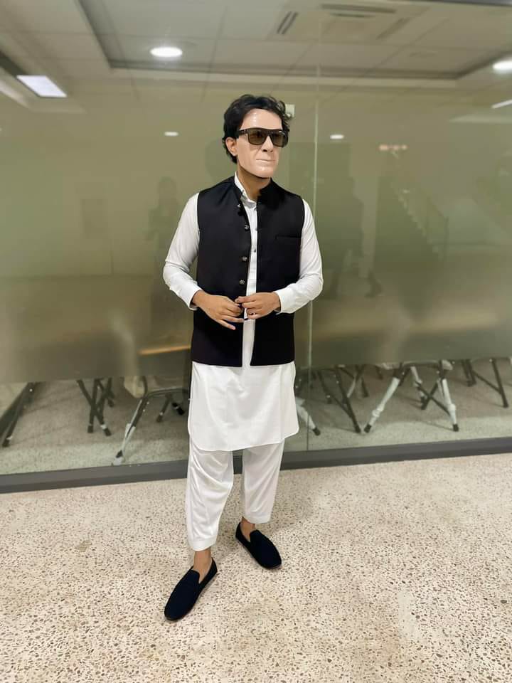 mksid123's tweet photo. At least 15 students were dressed as @ImranKhanPTI on character day today.❤️
#IOBM
#Karachi https://t.co/7avuNJkqV6