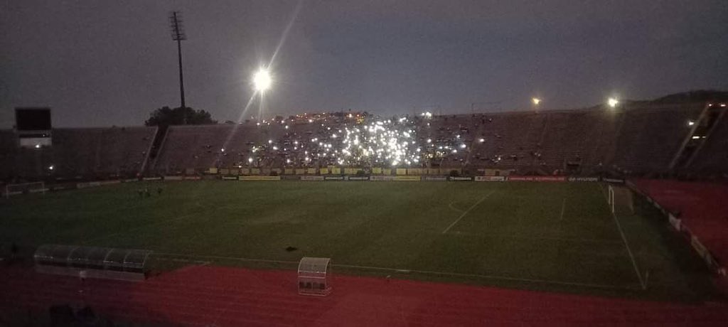 @orlandopirates @ChippaUnitedFC @TicketProSA @OfficialPSL @BabizeBonke_ZA Sundowns fans “we started the night lights thing” 

Their night lights 👇🏾