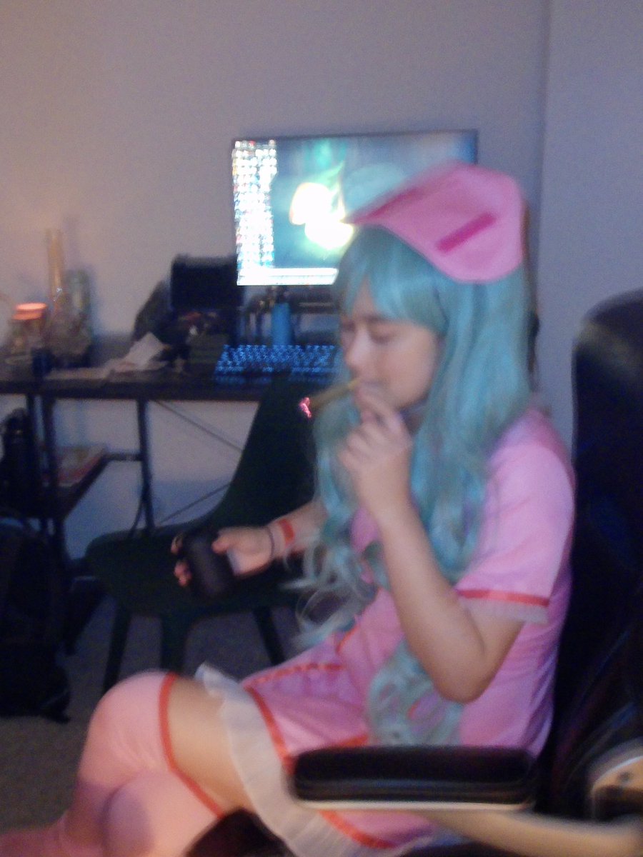 would u smoke with her