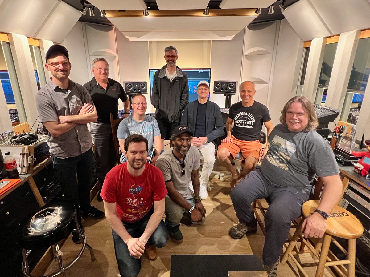 carltatz's tweet photo. Carl Tatz makes a cameo appearance at Lij Shaw's Mixing Mastermind Weekend with @CollinDupuisMixing and @RecordingStudioRockstars at @Thetoyboxstudio with students from all over! @thevoltageexchange @johnmichaelford 
@de_jong_mas @paulywally55.  PhantomFocus™ secrets revealed. https://t.co/2yB8DJwSqj