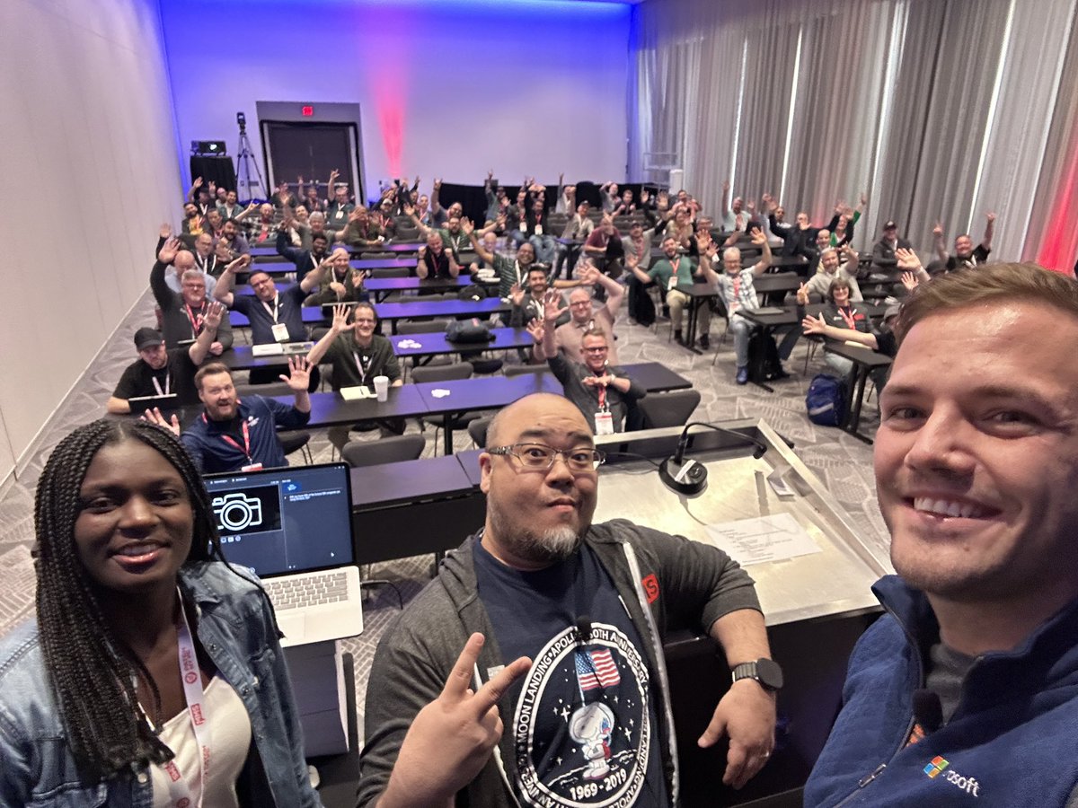 Brinkhoff_C's tweet image. Hi 👋 from #MMSMOA in Minnesota during our the future of Windows 365, Cloud and AI session together with our amazing Modern Management community! We are having fun! #CloudPC #Copilot #AI #Windows365